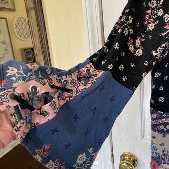 Multi color/pattern design on/off Shoulder - Picture 5 of 9